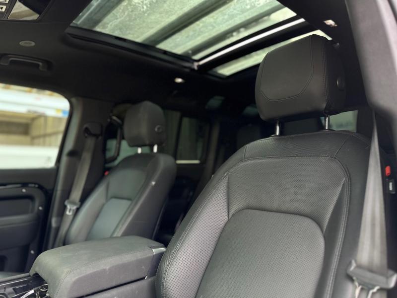 Land Rover Defender 110