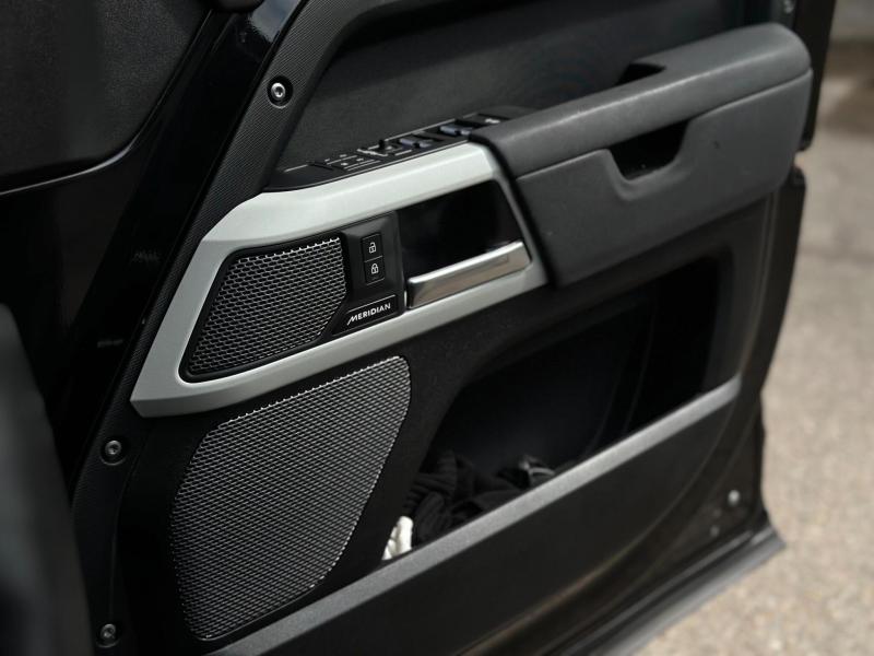 Land Rover Defender 110