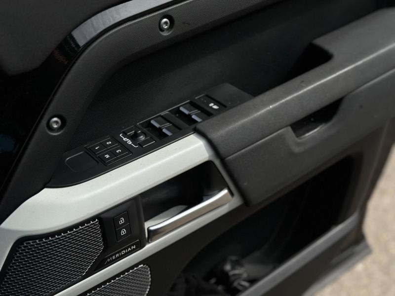 Land Rover Defender 110