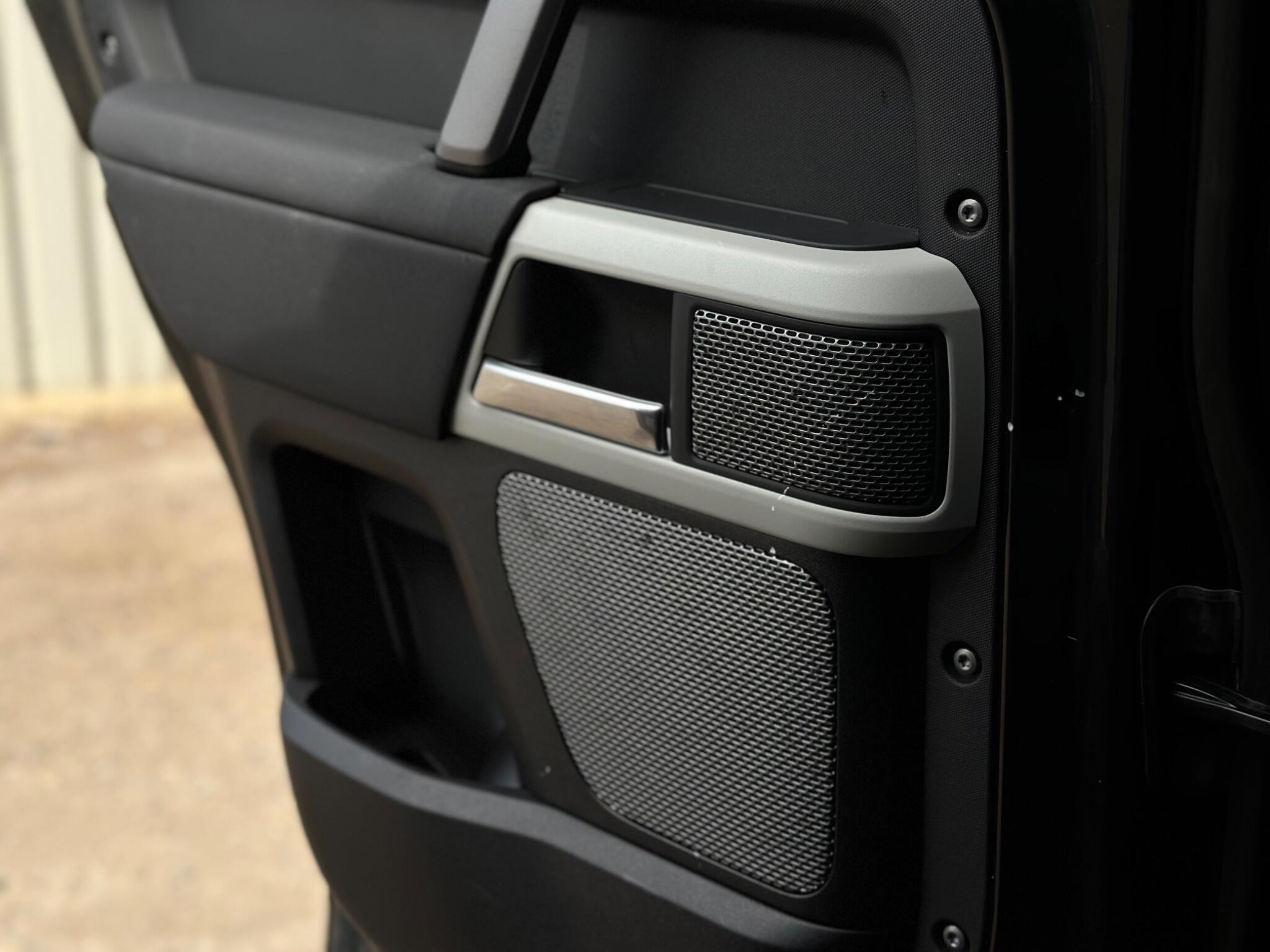 Land Rover Defender 110