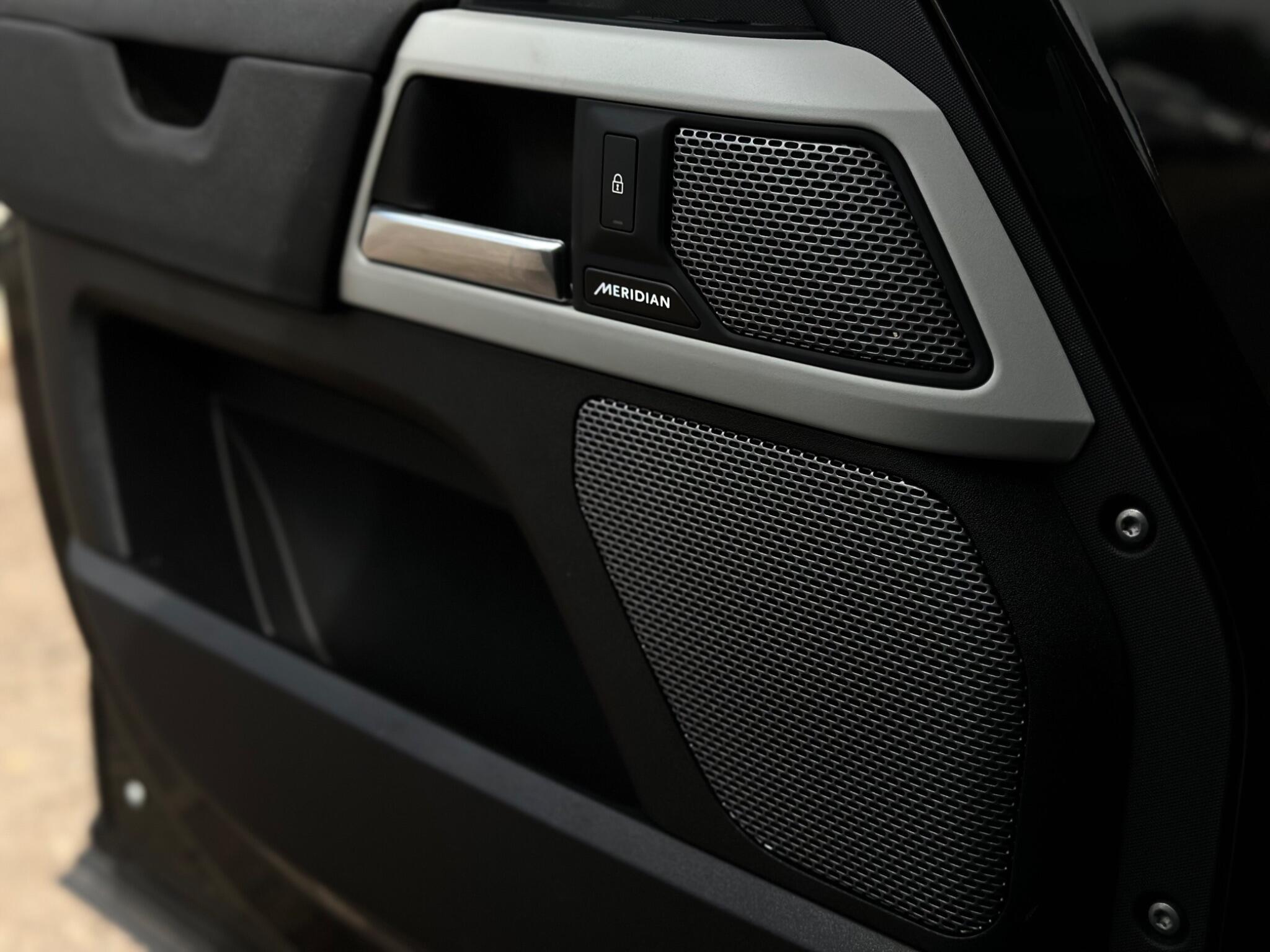 Land Rover Defender 110