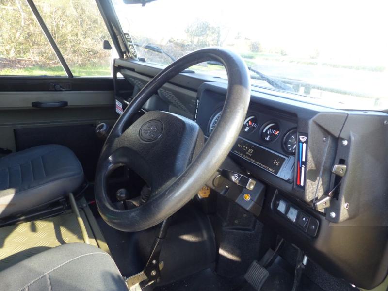 Land Rover Defender 90