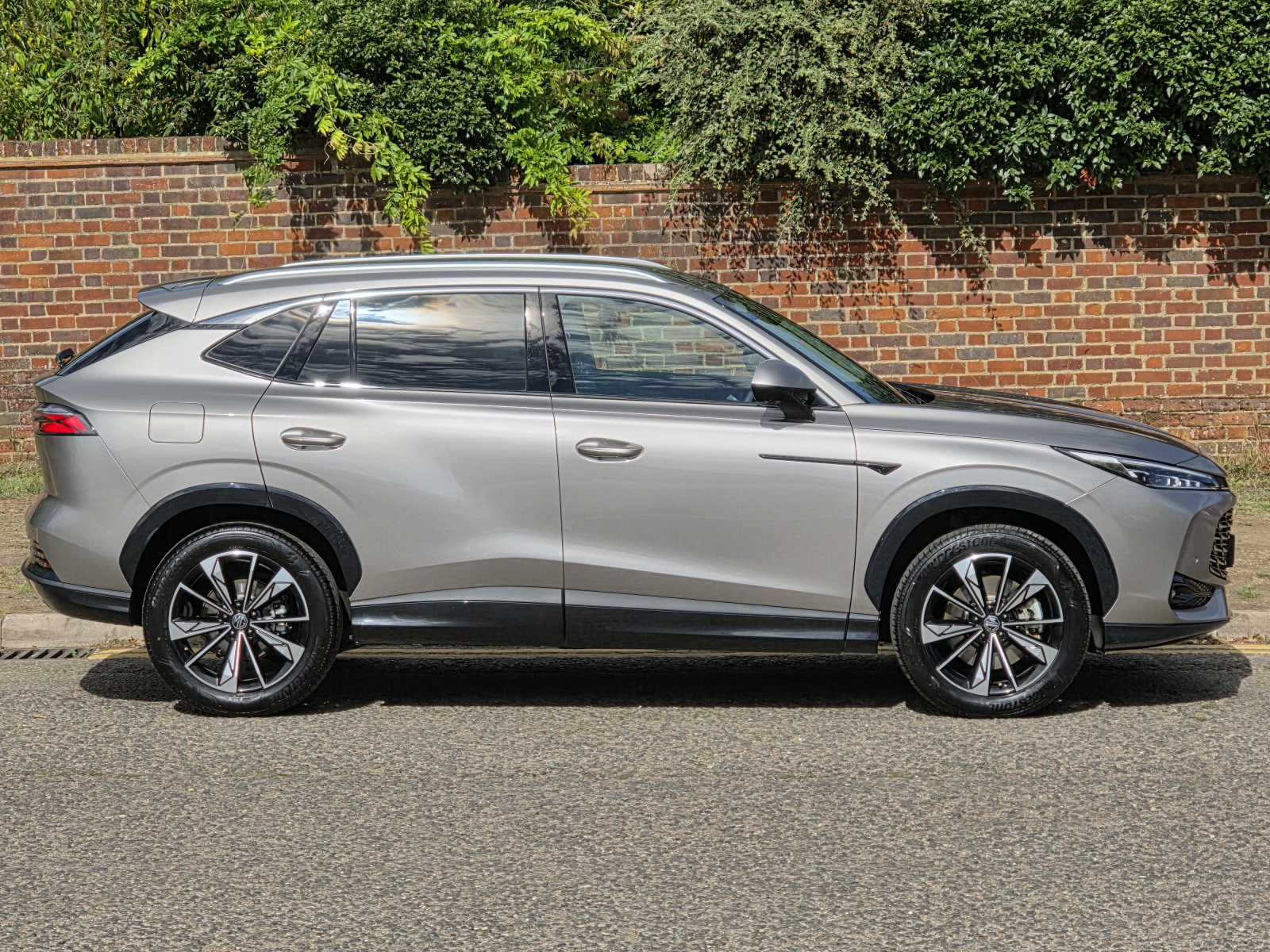 MG Motor UK HS