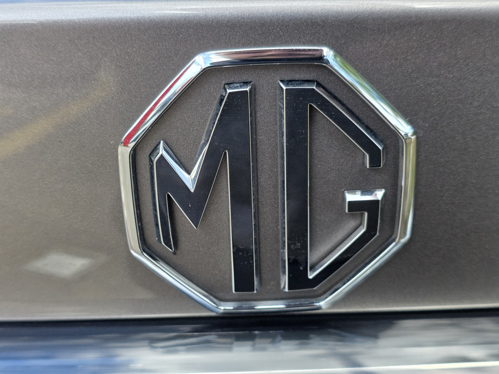 MG Motor UK HS