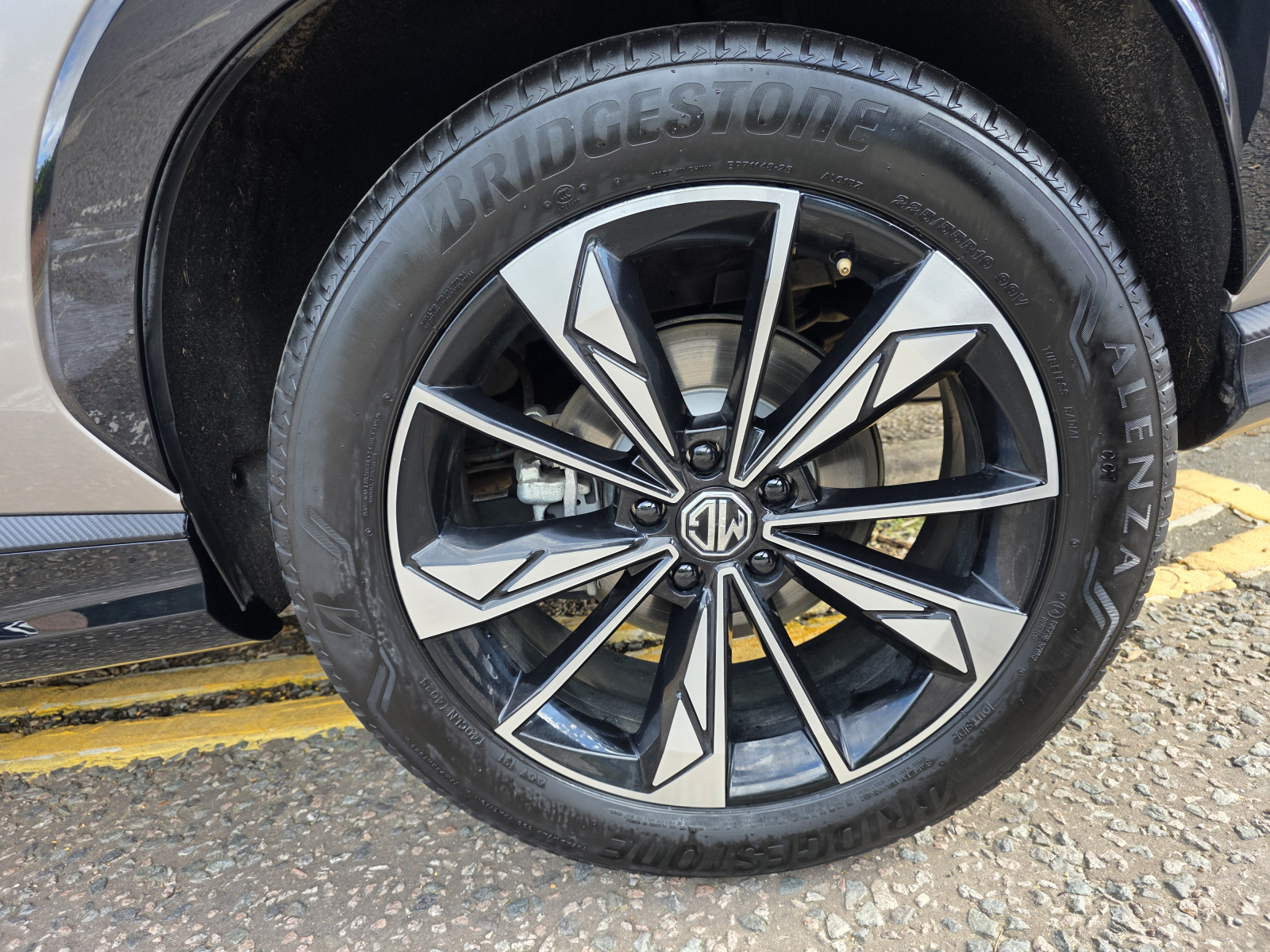 MG Motor UK HS