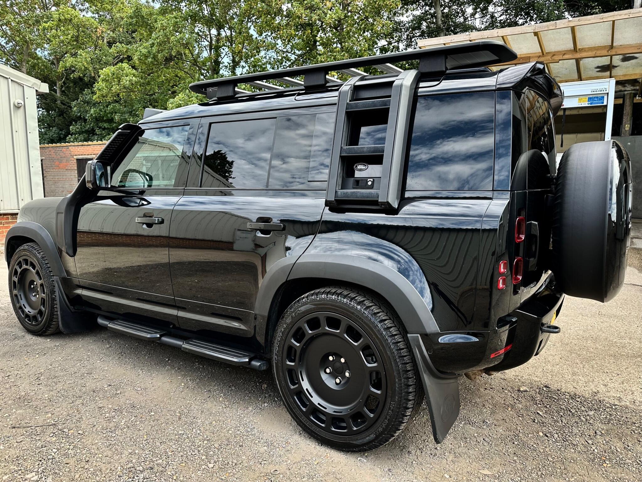 Land Rover Defender 110