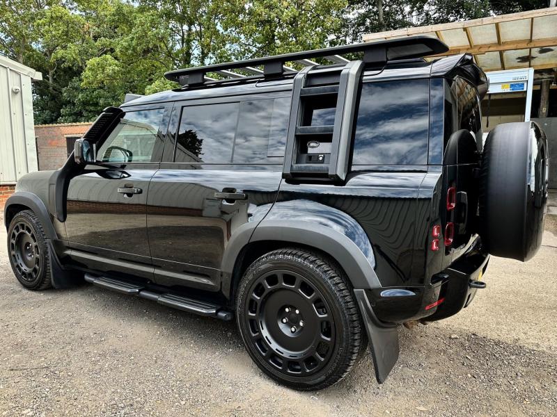 Land Rover Defender 110