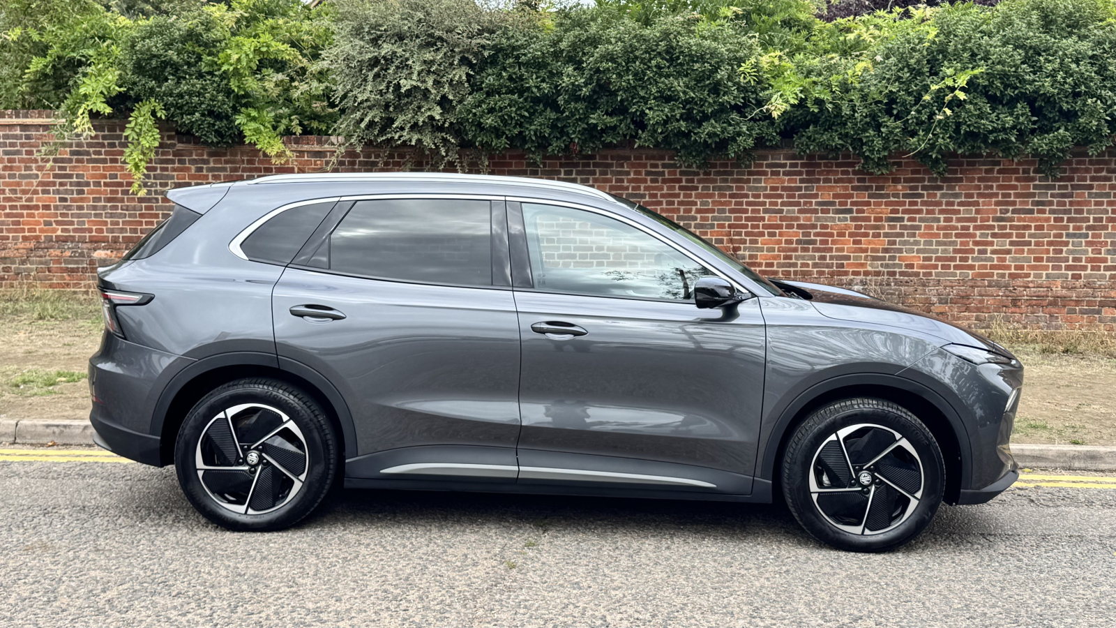 MG Motor UK MGS5