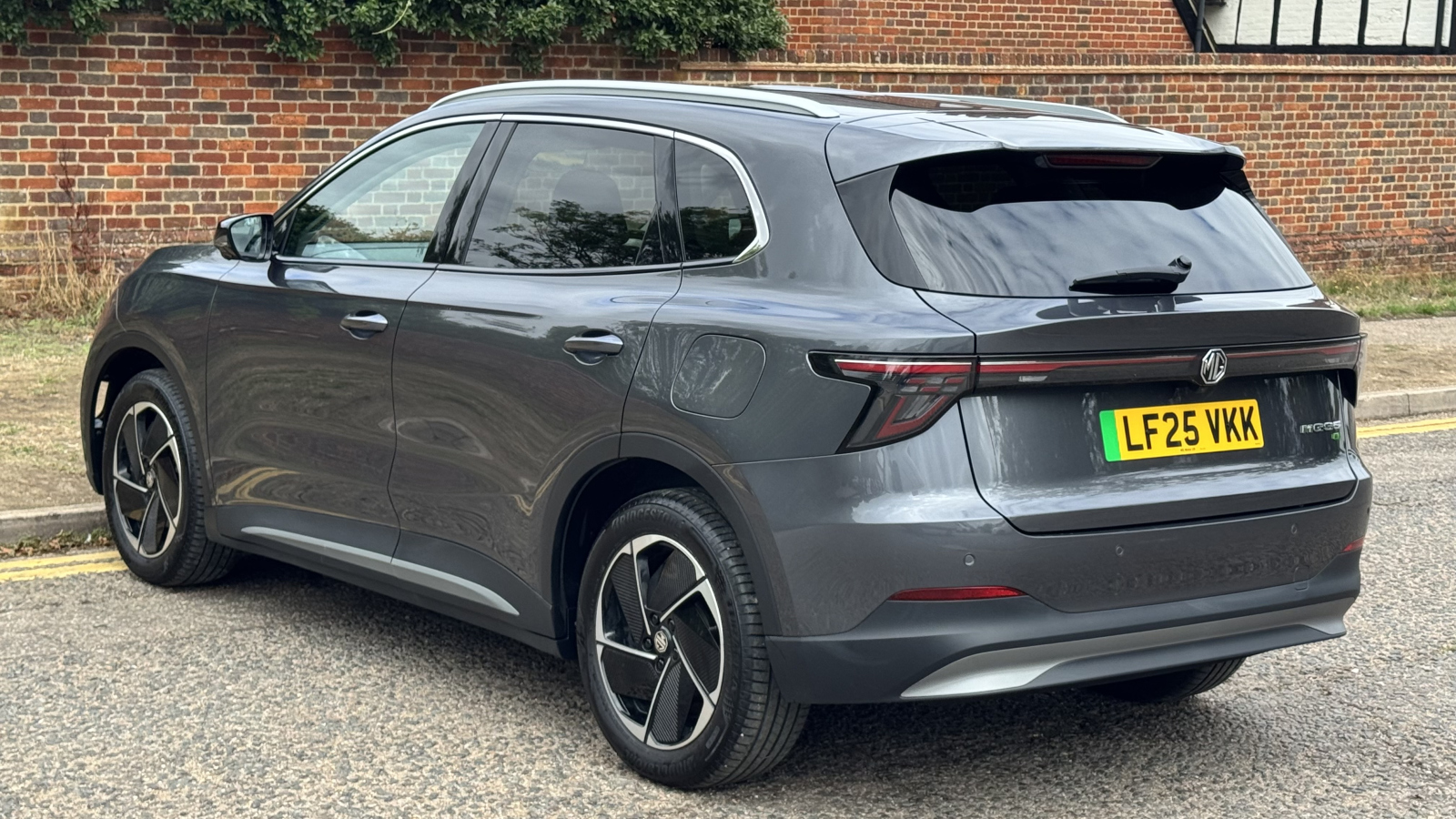 MG Motor UK MGS5