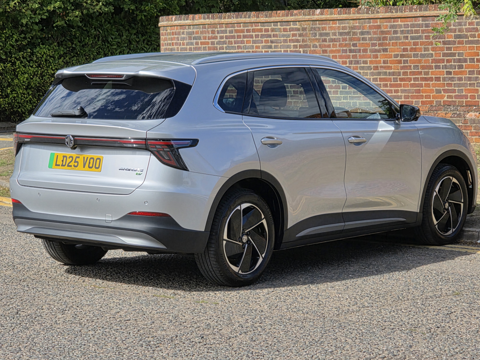 MG Motor UK MGS5