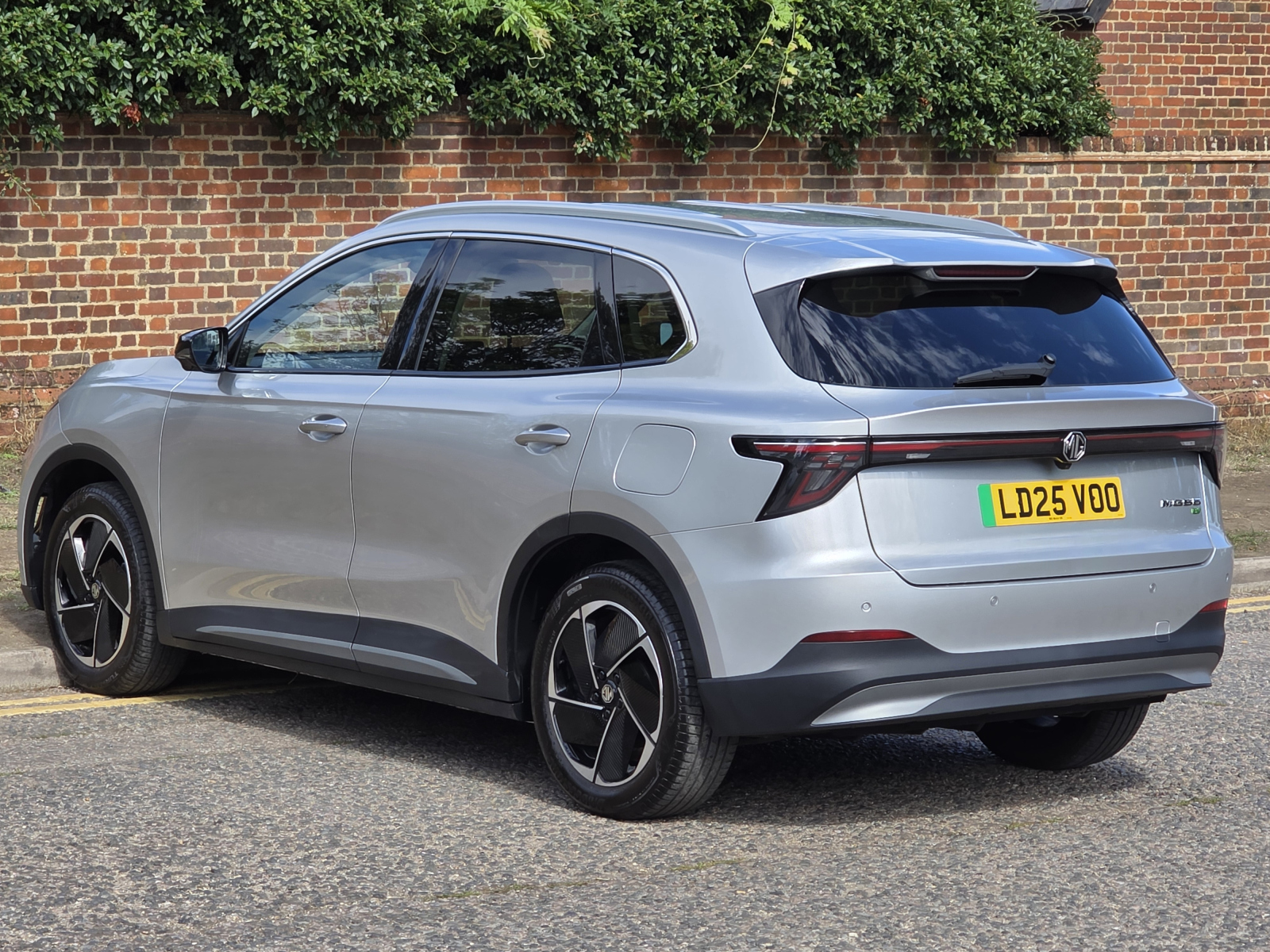 MG Motor UK MGS5