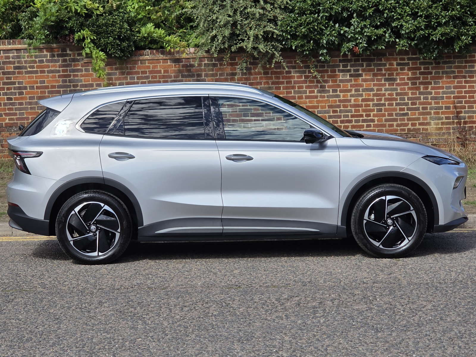 MG Motor UK MGS5