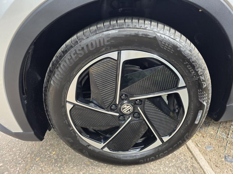 MG Motor UK MGS5