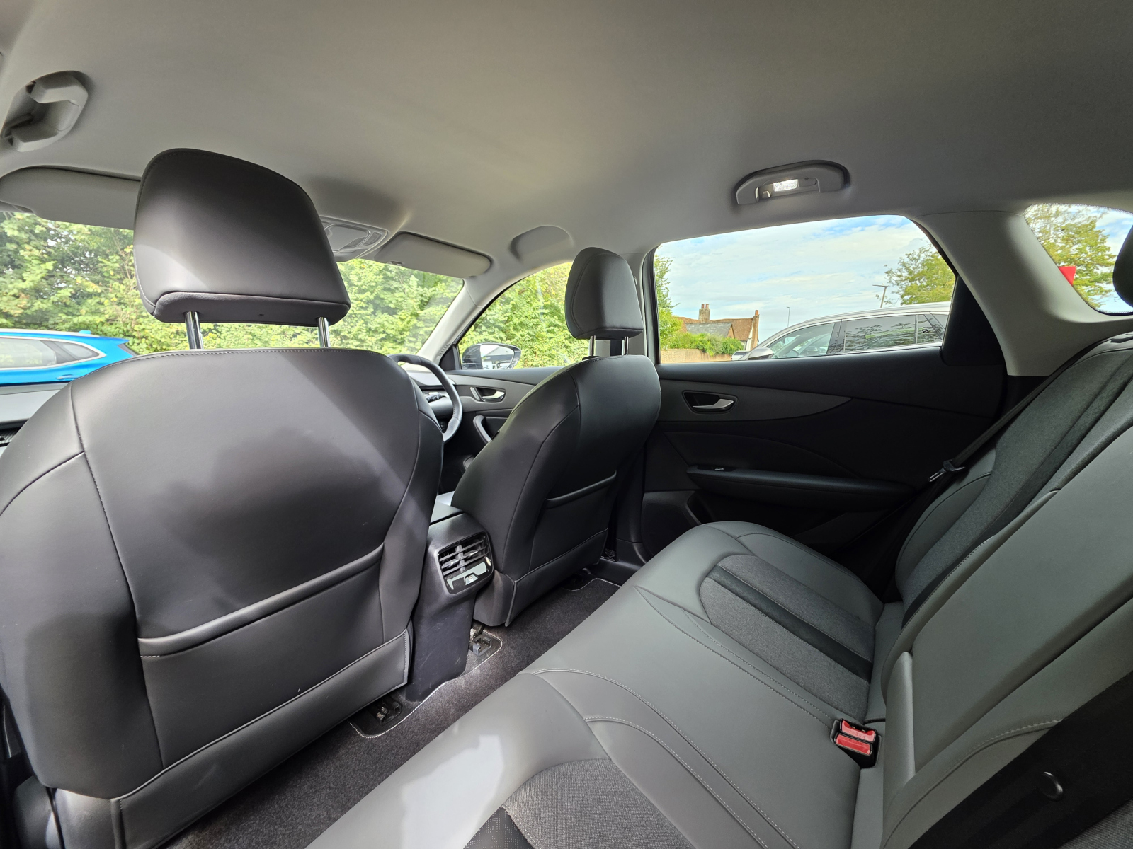 MG Motor UK MGS5