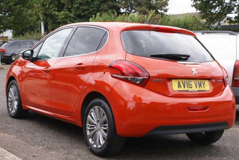 Peugeot 208