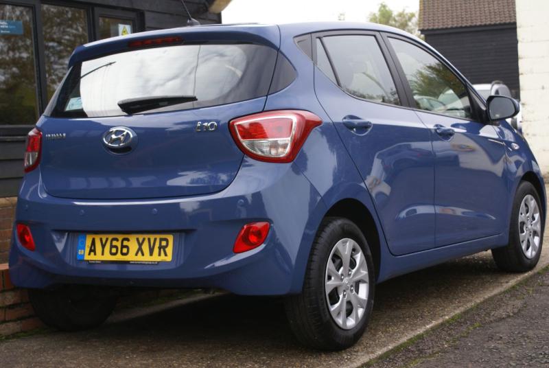 Hyundai i10