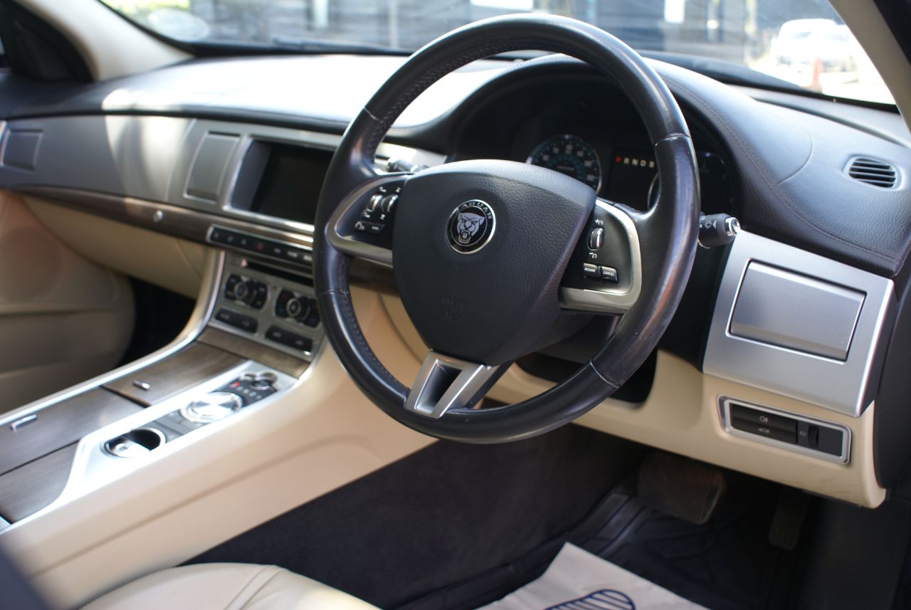 Jaguar XF