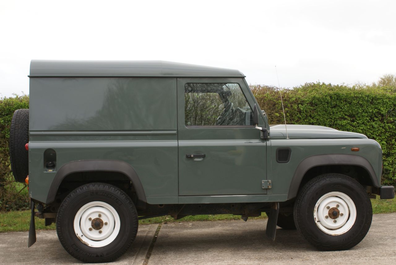 Land Rover Defender 90