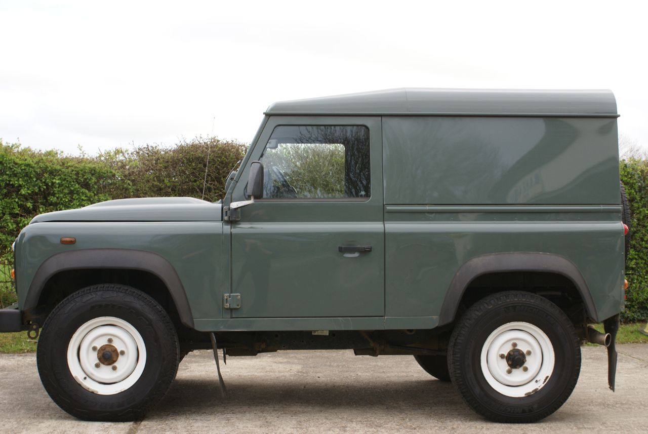 Land Rover Defender 90