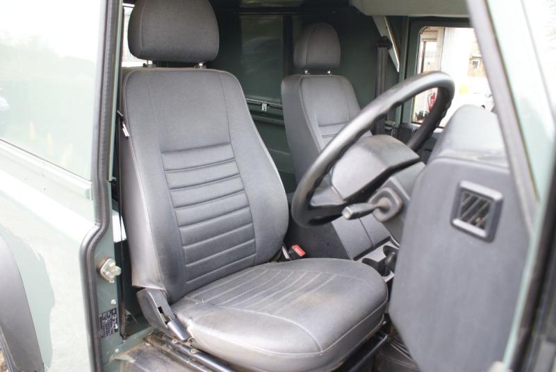 Land Rover Defender 90