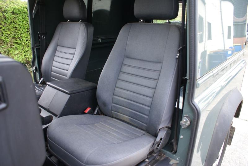 Land Rover Defender 90