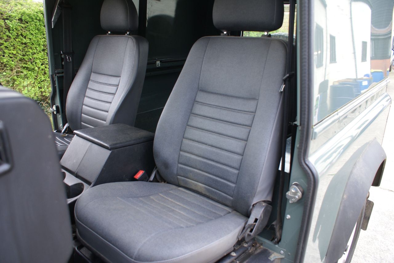Land Rover Defender 90