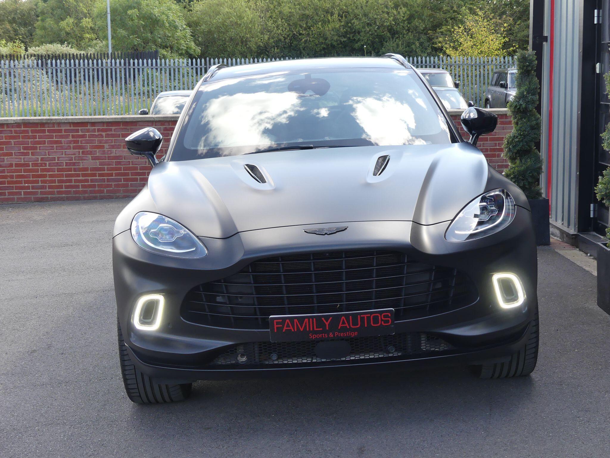 Aston Martin Dbx