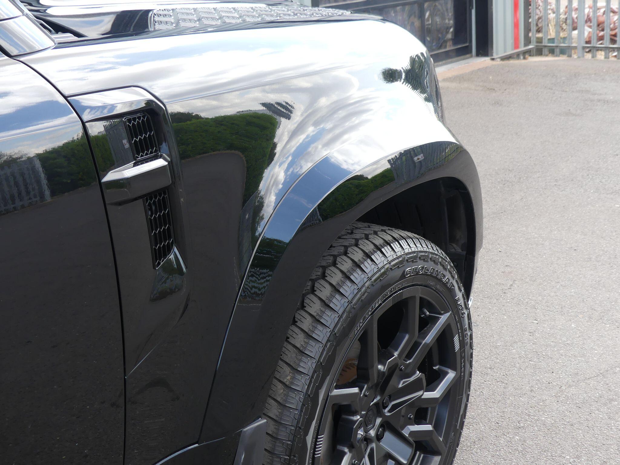 Land Rover Defender 110