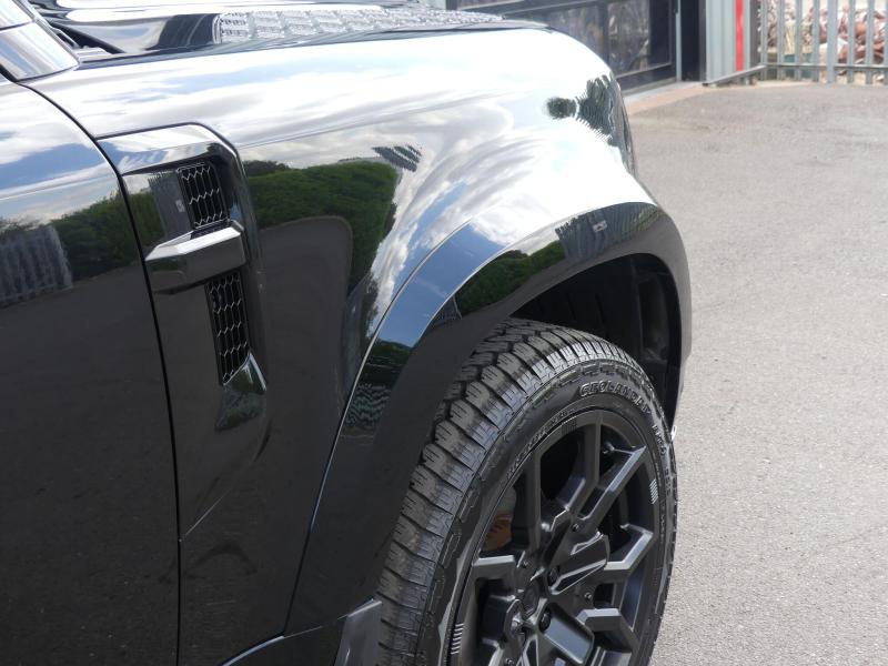 Land Rover Defender 110