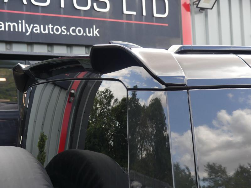 Land Rover Defender 110