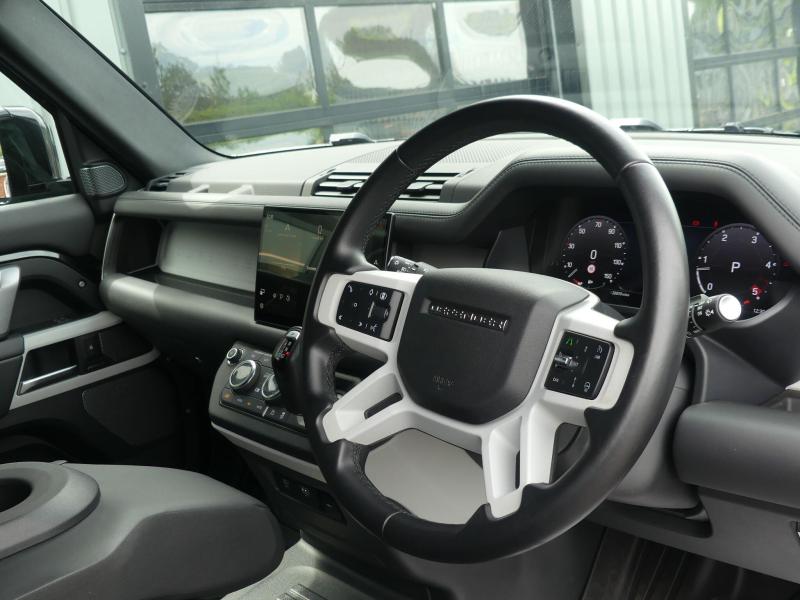 Land Rover Defender 110