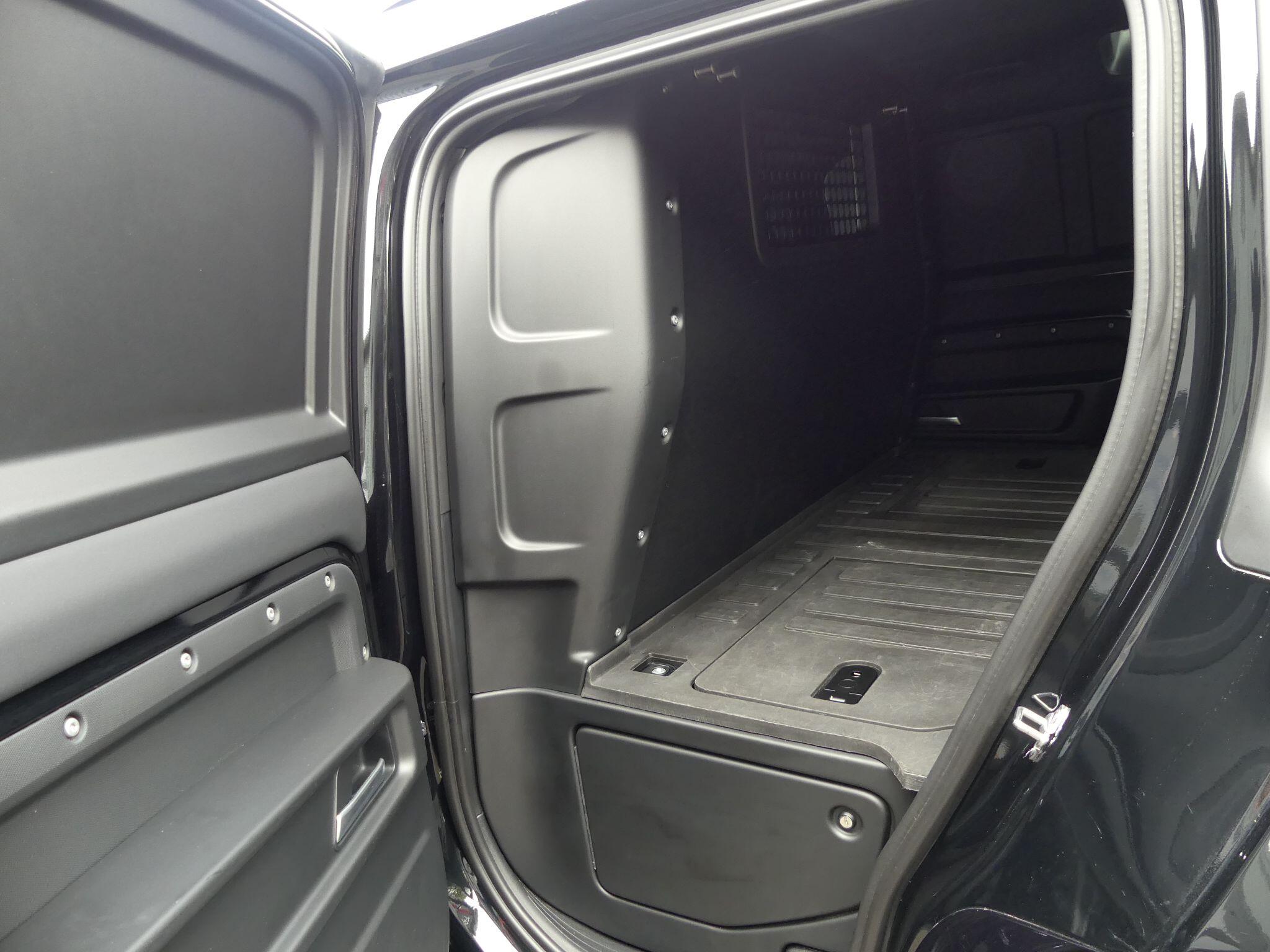 Land Rover Defender 110