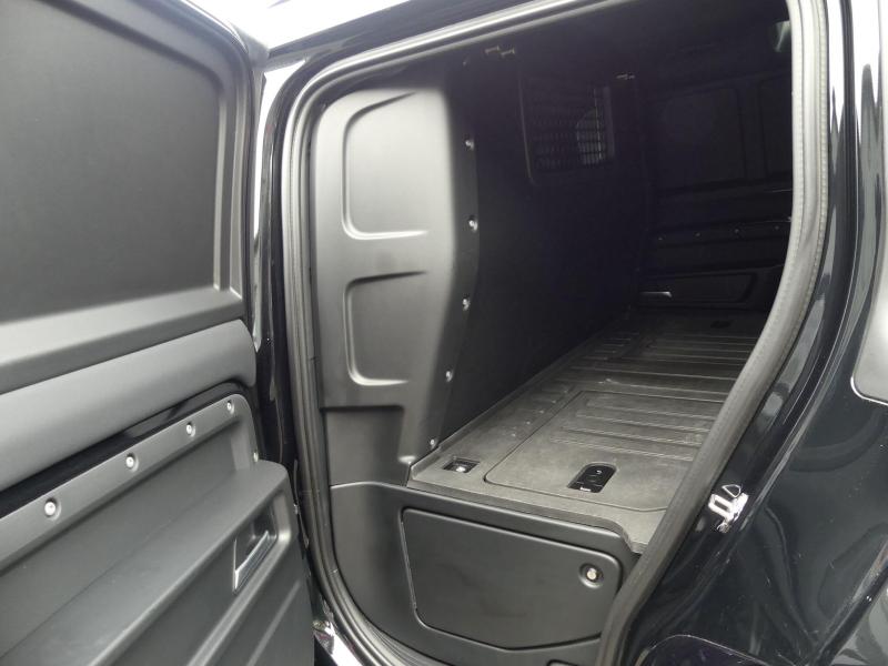 Land Rover Defender 110