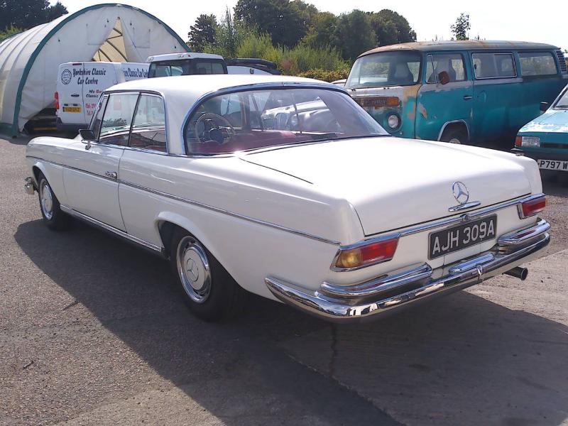 Mercedes-Benz 220