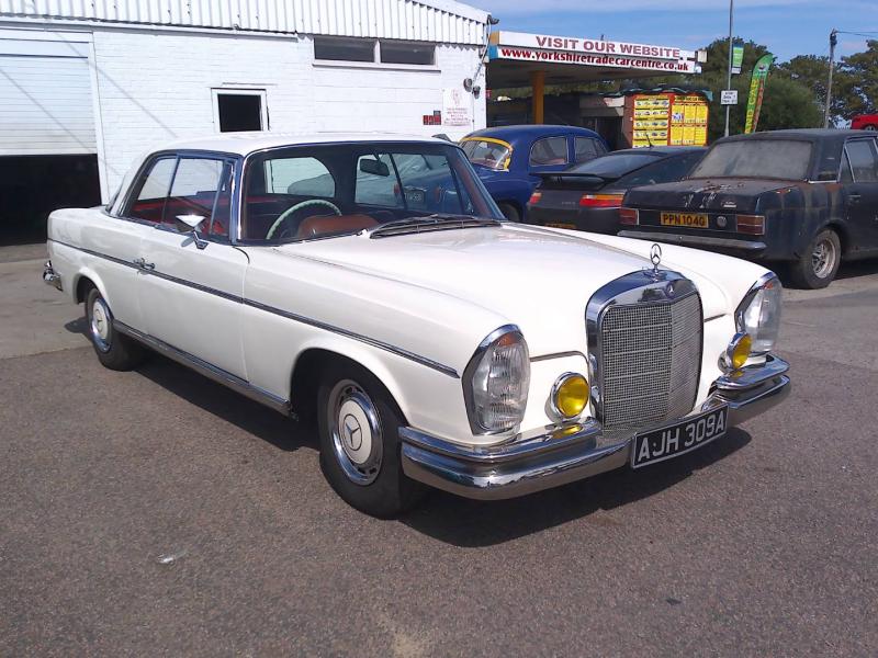 Mercedes-Benz 220