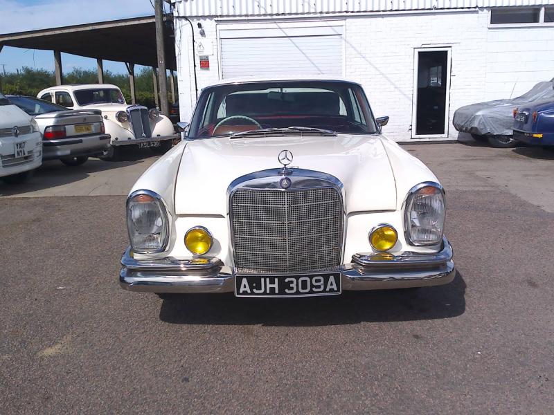 Mercedes-Benz 220