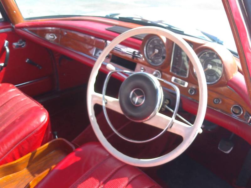 Mercedes-Benz 220