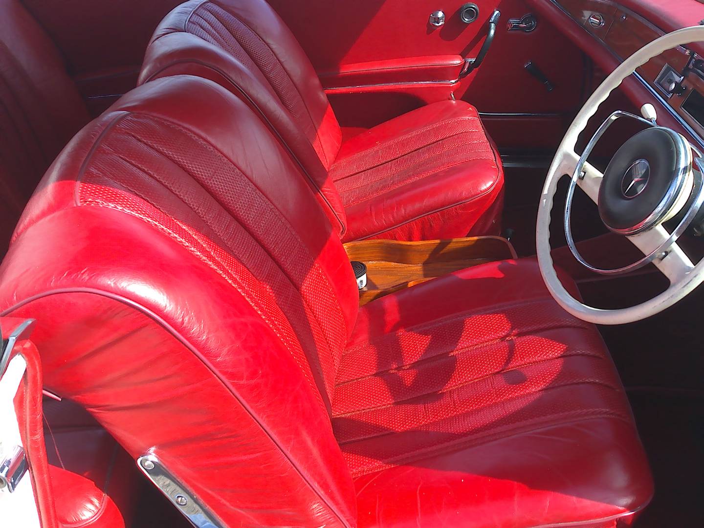 Mercedes-Benz 220