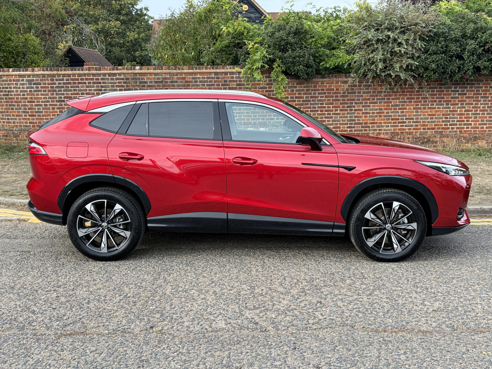 MG Motor UK HS