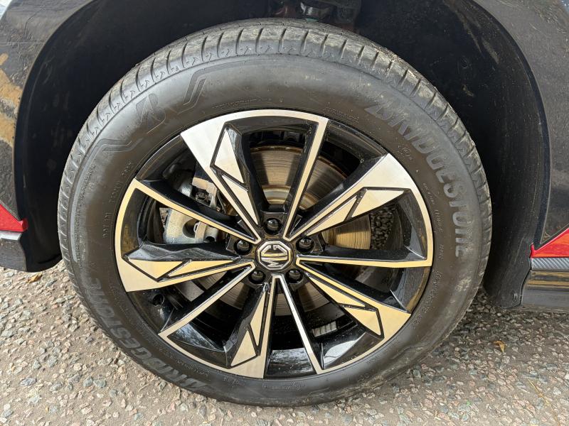 MG Motor UK HS