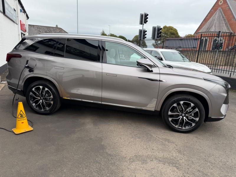 MG Motor UK MGS9