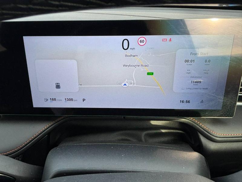 MG HS