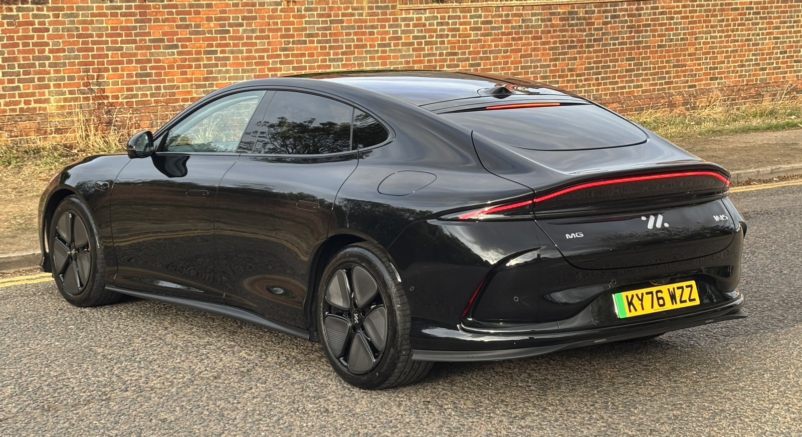 MG Motor UK IM5