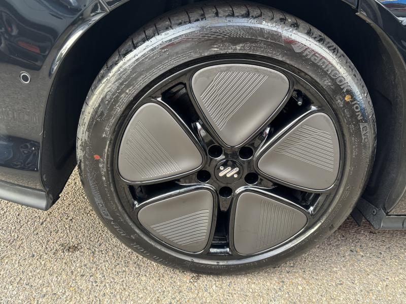 MG Motor UK IM5