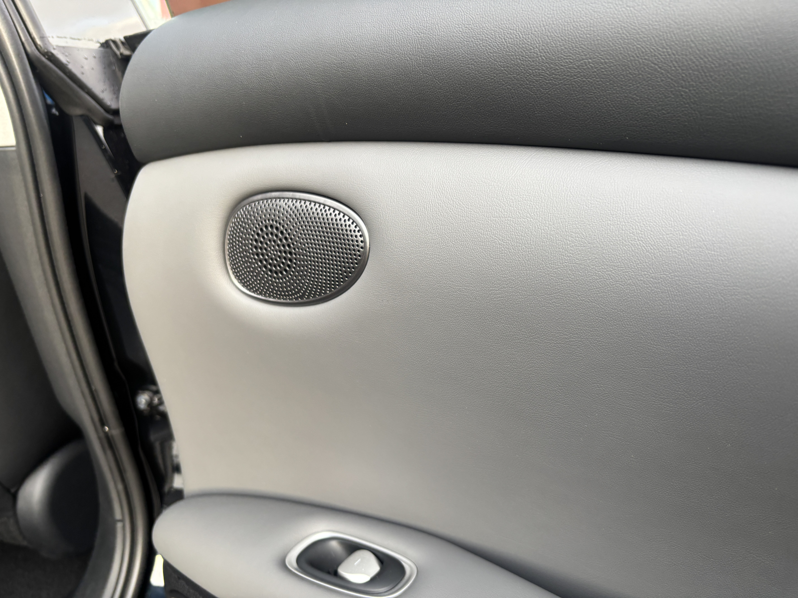 MG Motor UK IM5