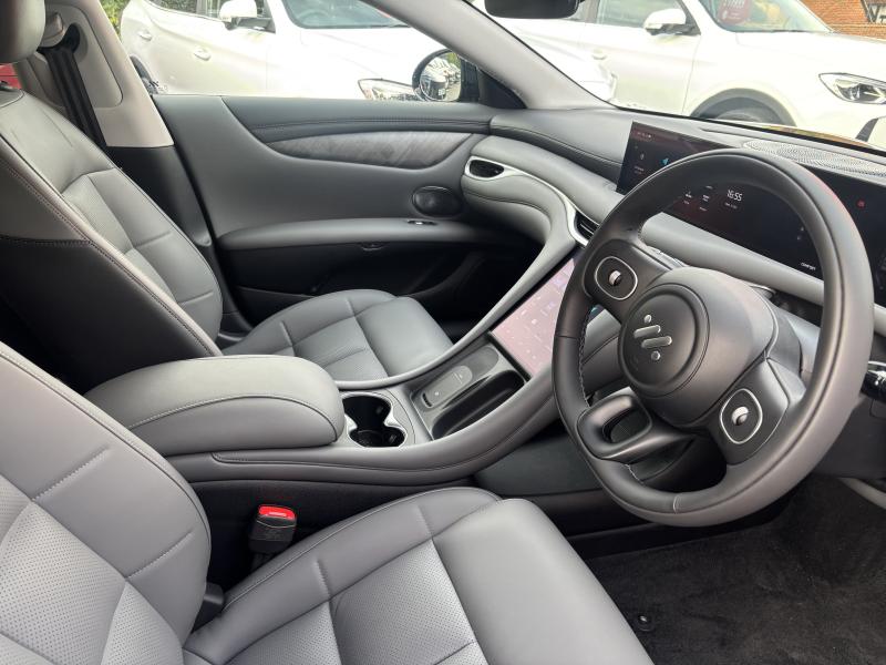 MG Motor UK IM5