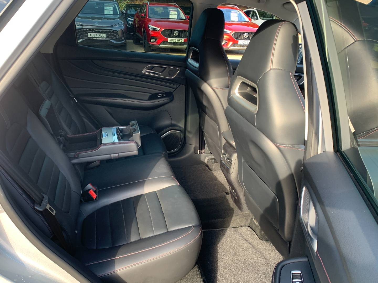 MG HS