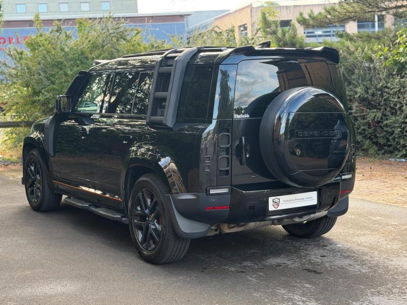 Land Rover Defender 110