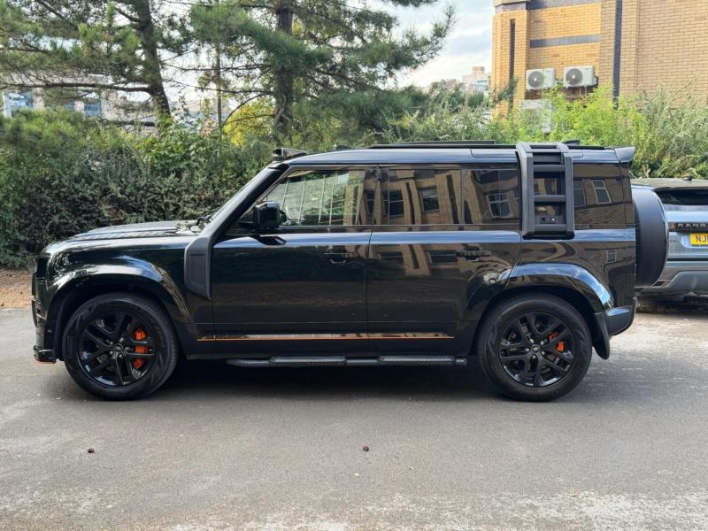 Land Rover Defender 110