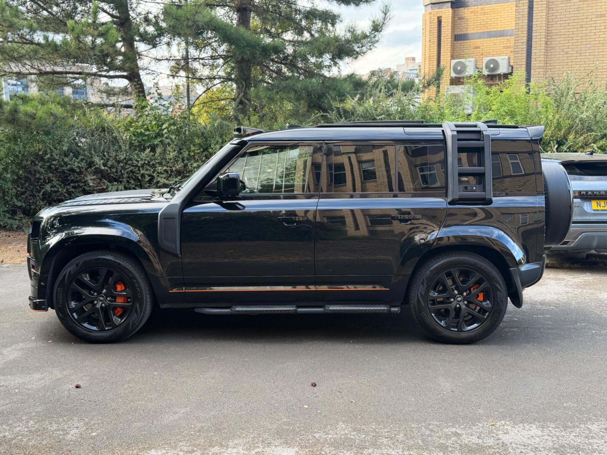 Land Rover Defender 110